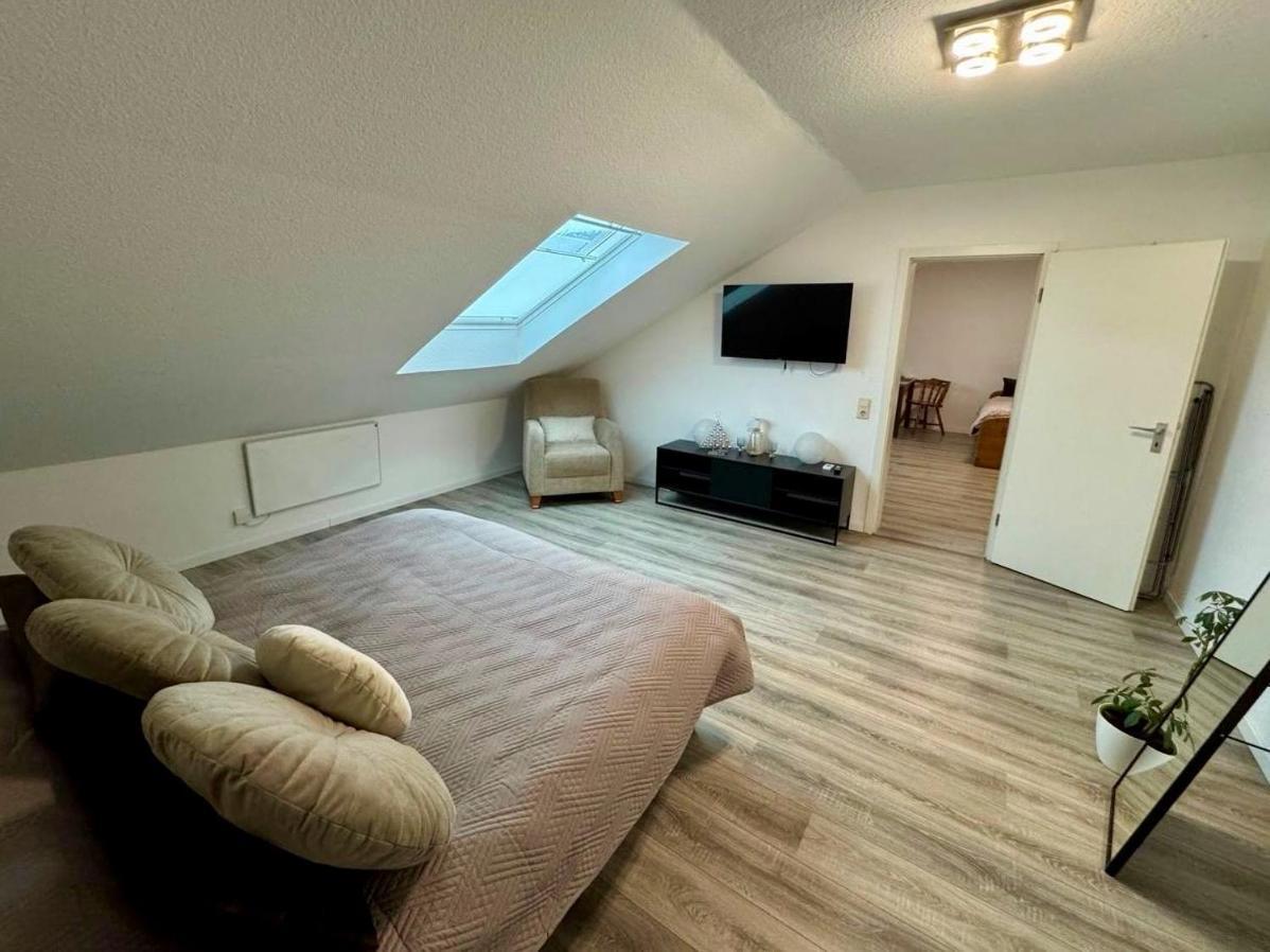 Marienhaus Apartment - Zentral, Parken, Netflix, Kontaktloses Einchecken Wuppertal Exterior photo